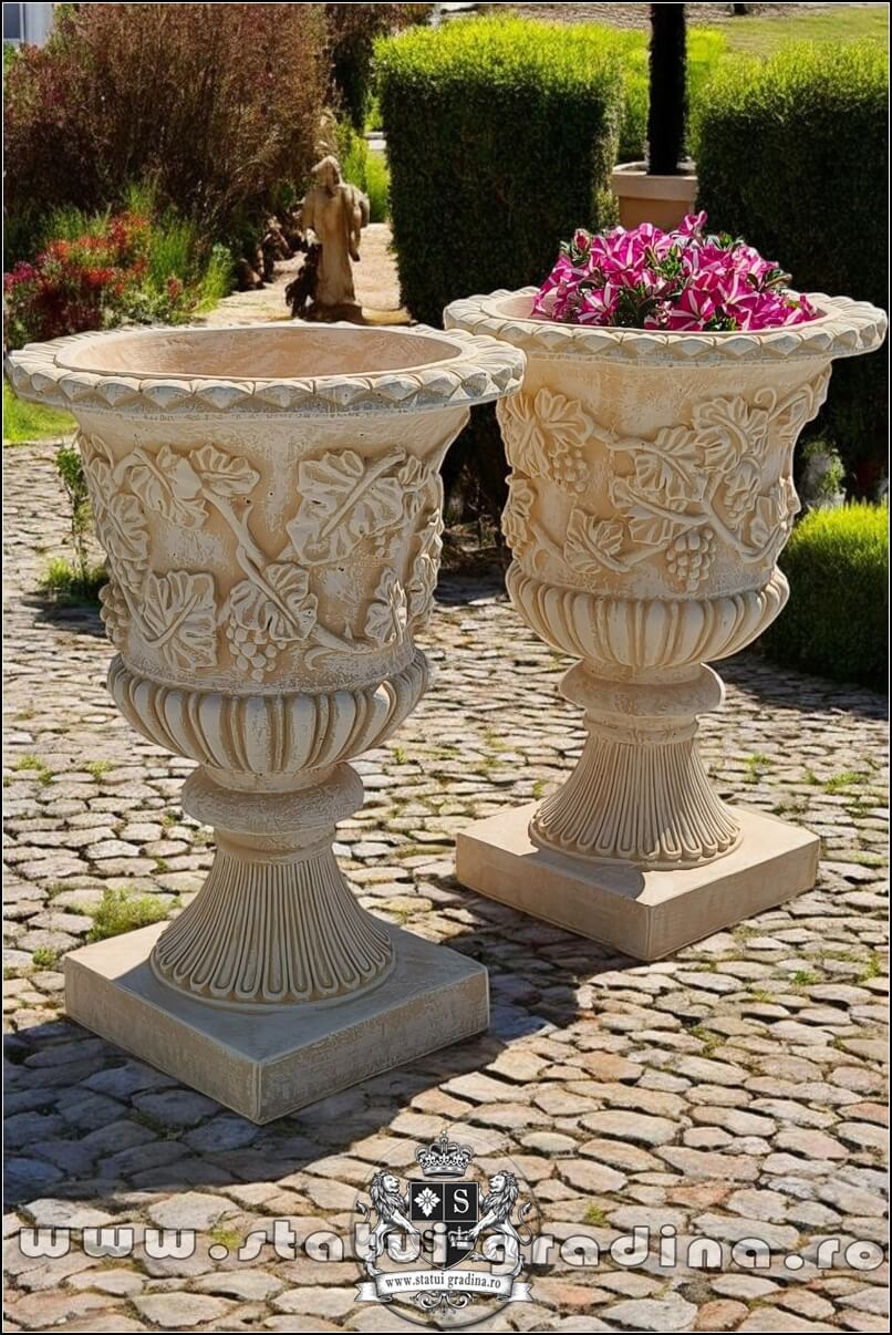 Vază ornament cu picior, galben patinat, model V1. (4)