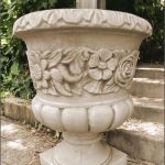 Vază ornament cu picior, galben patinat, model V7.