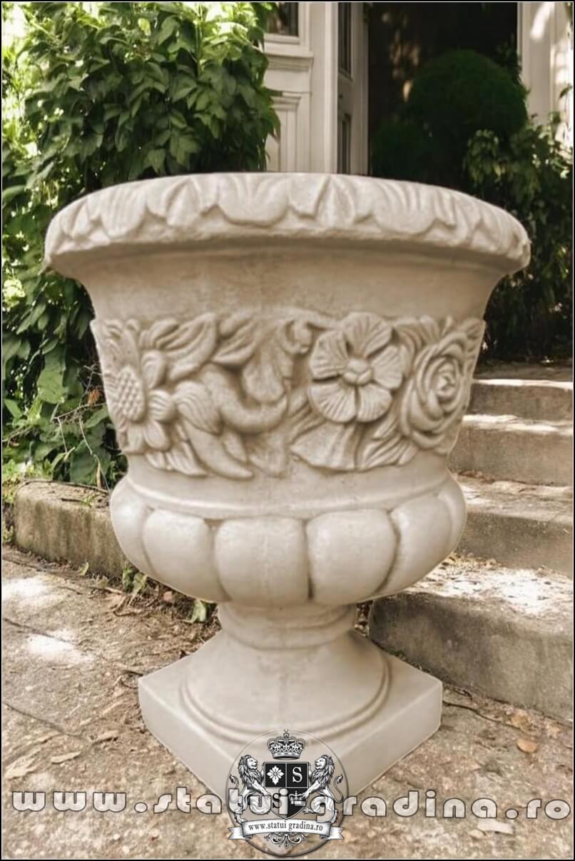 Vază ornament cu picior, galben patinat, model V7. (1)