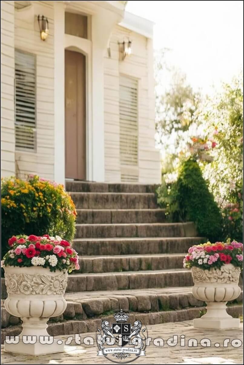 Vază ornament cu picior, galben patinat, model V7. (4)