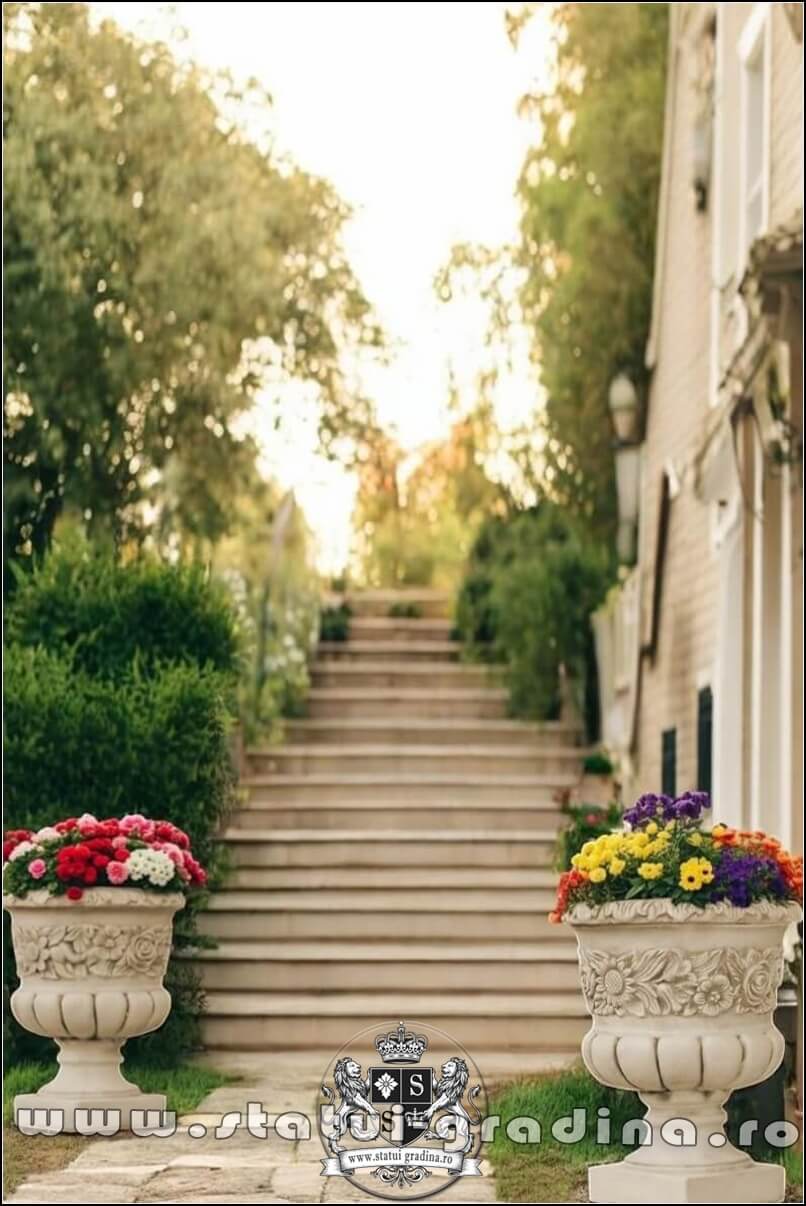 Vază ornament cu picior, galben patinat, model V7. (5)