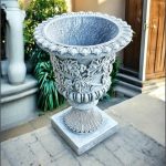 Vază ornament cu picior, gri patinat, model V1.