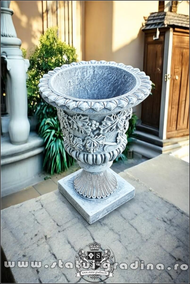 Vază ornament cu picior, gri patinat, model V1. (1)