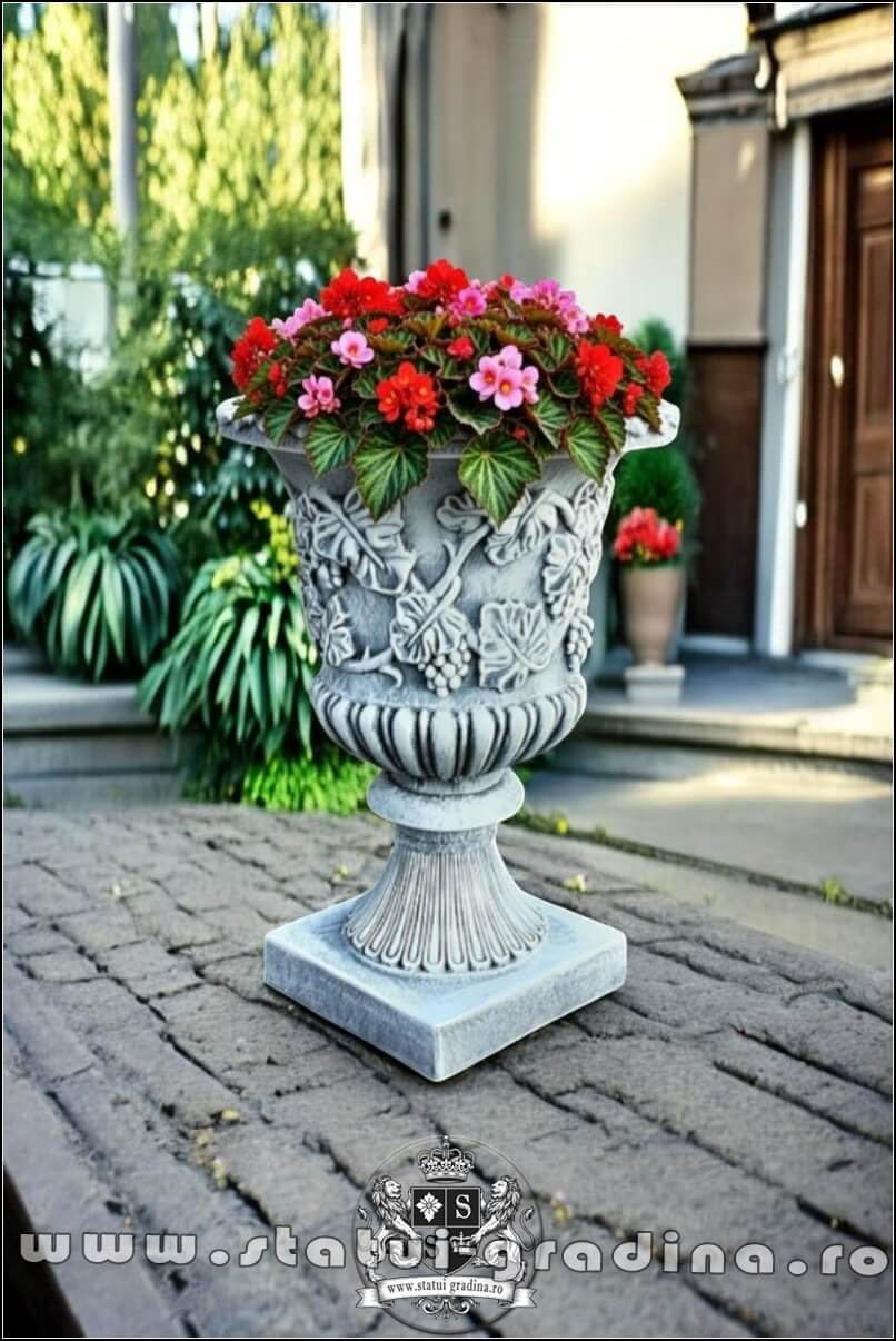 Vază ornament cu picior, gri patinat, model V1. (3)