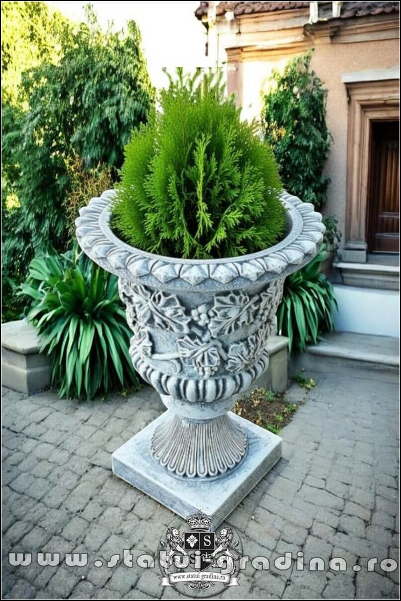 Vază ornament cu picior, gri patinat, model V1. (4)