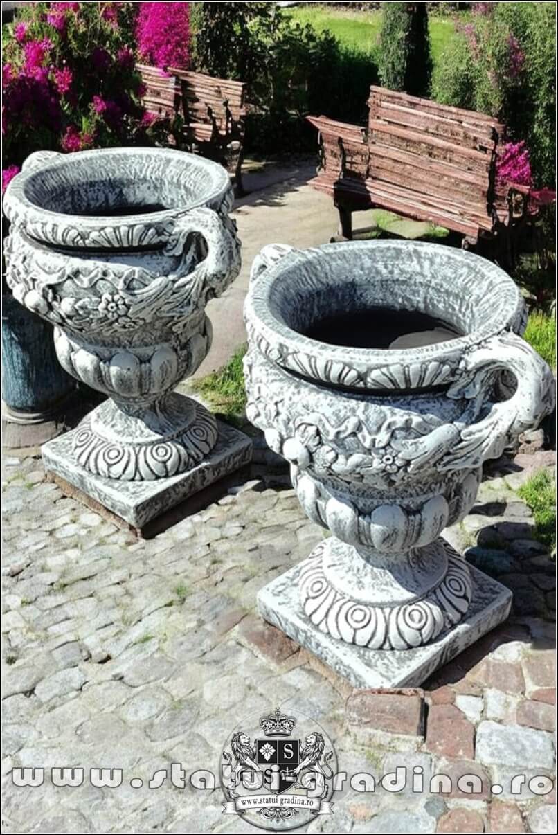 Vază ornament mare cu picior, gri patinat, model V6. (3)