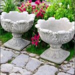 Vază ornament model lalea, galben patinat, model V9.