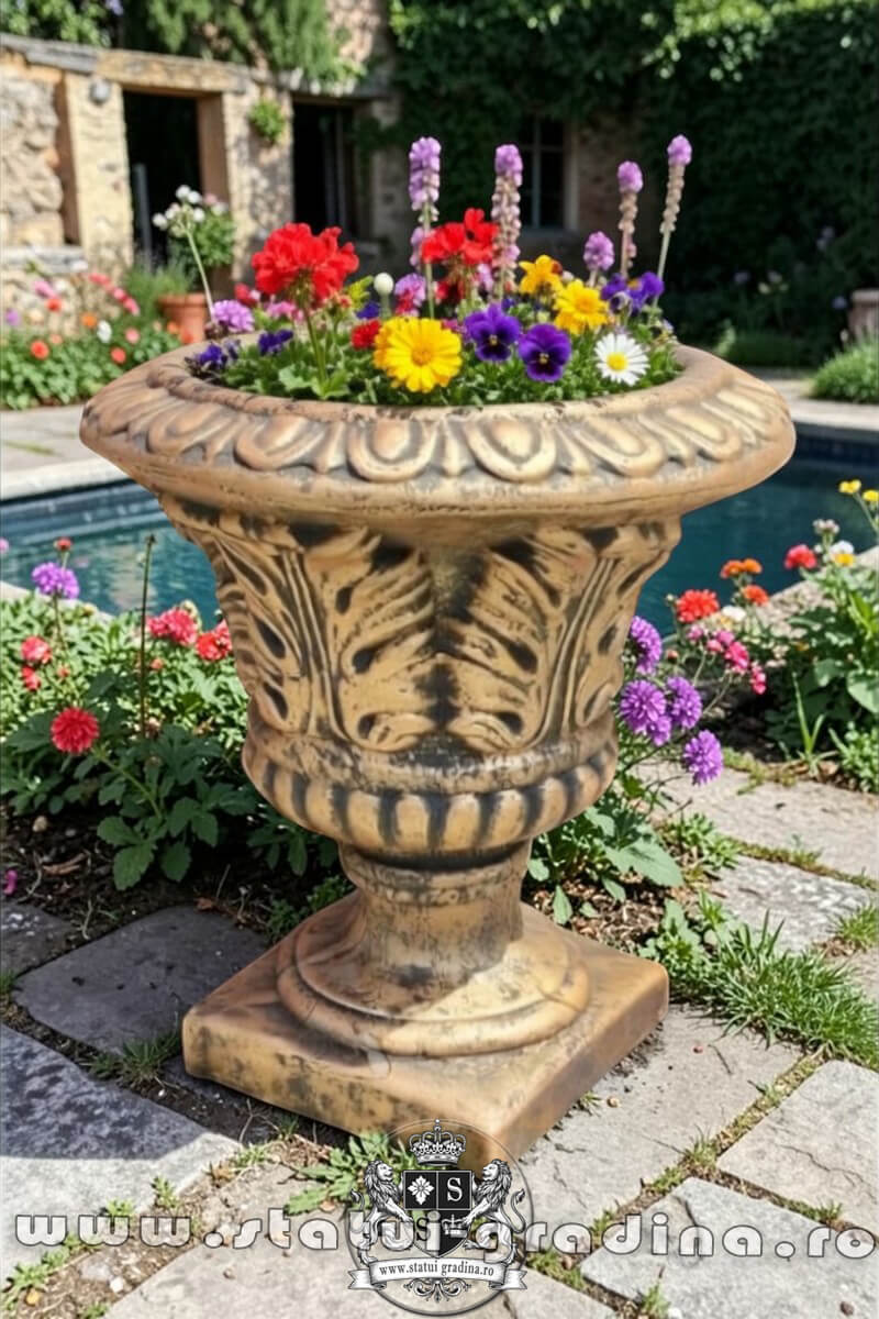 Vază ornament stejar cu picior, arămiu patinat, model V3. (1)