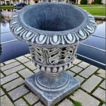 Vază ornament stejar cu picior, gri patinat, model V3.