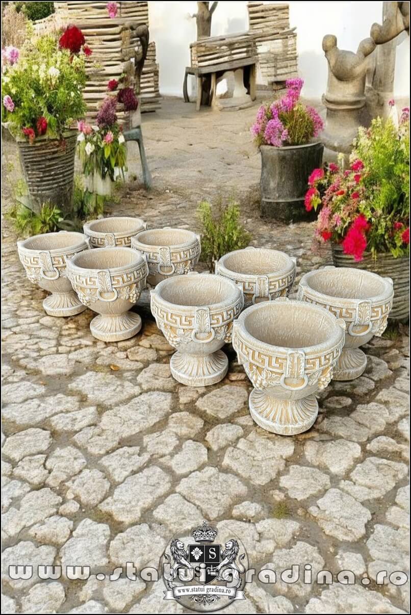 Vază ornament versace, galben patinat, model V8. (2)