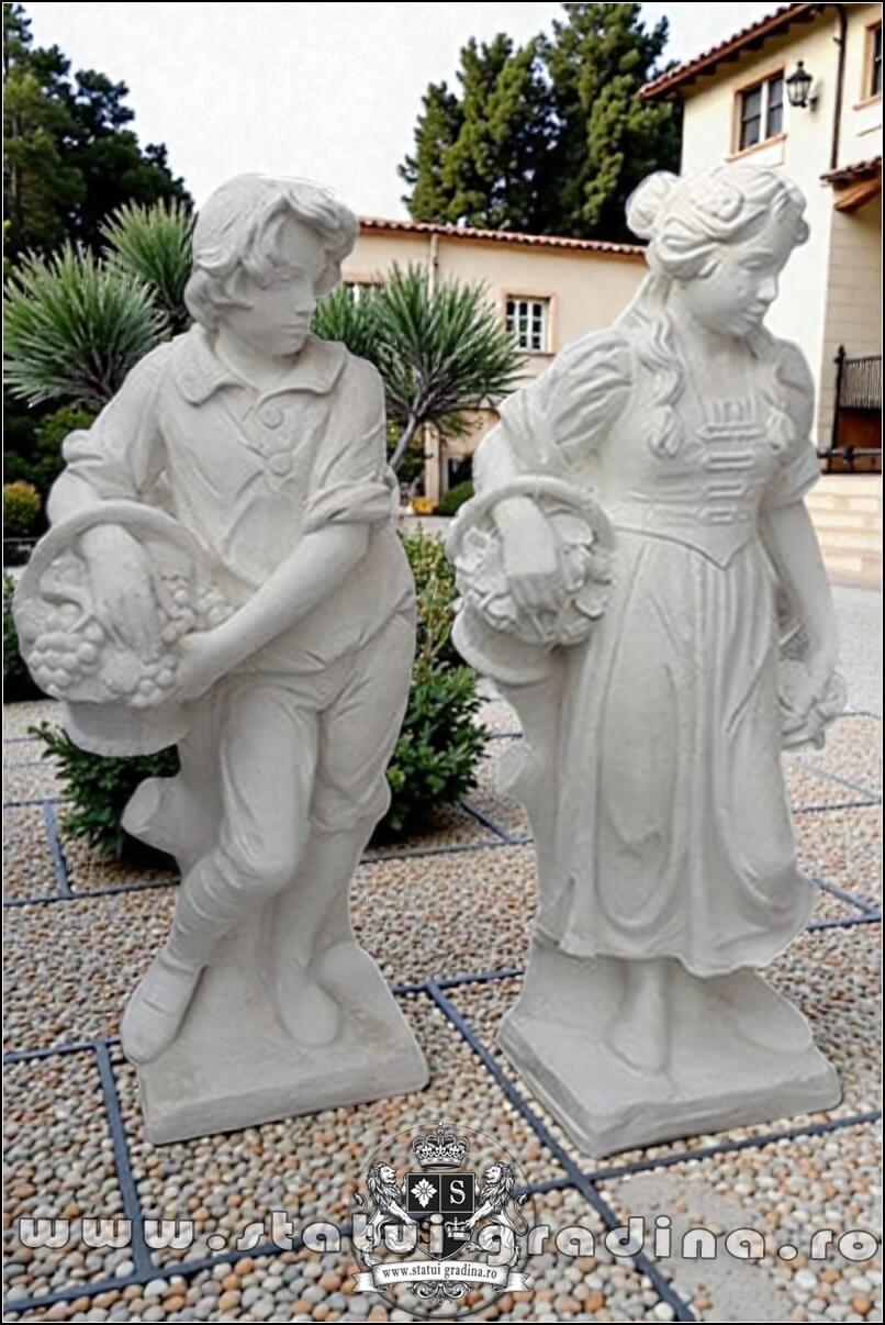 Set statuete băiat și fată, alb marmorat, model S43. (1)