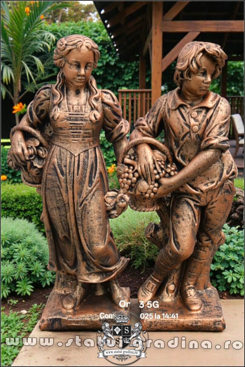 Set statuete băiat și fată, arămiu patinat, model S43. (1)