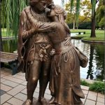 Statuetă Romeo și Julieta, arămiu patinat, model S55.