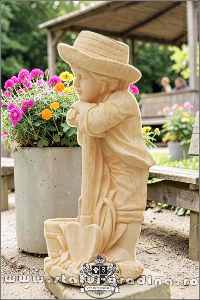 Statuetă băiat cu hârleț, galben patinat, model S60. (3)