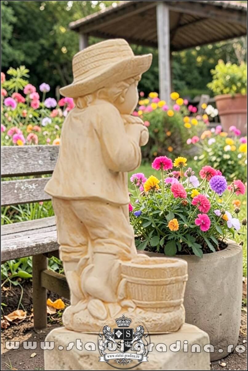 Statuetă băiat cu hârleț, galben patinat, model S60. (4)