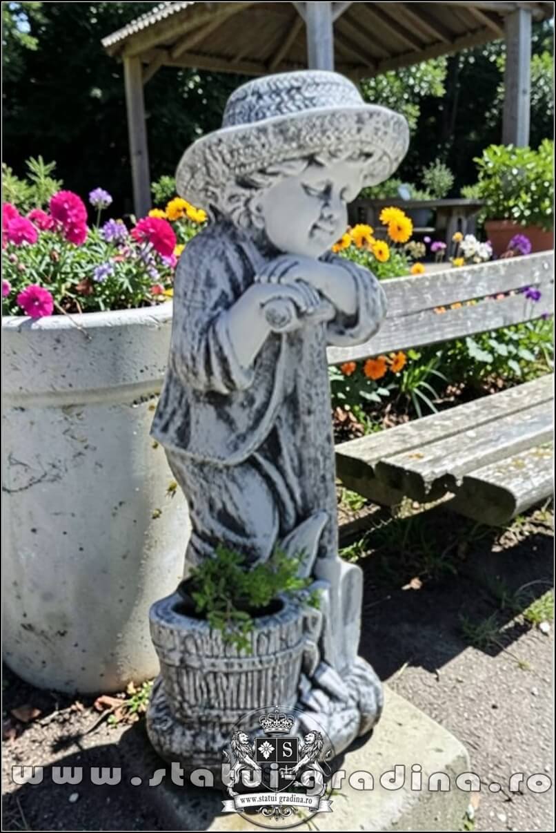 Statuetă băiat cu hârleț, gri patinat, model S60. (2)