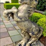 Statuetă căluț mic, auriu patinat, model S37.