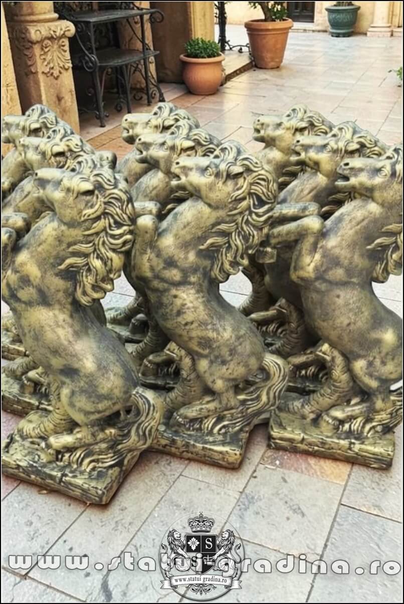 Statuetă căluț mic, auriu patinat, model S37. (2)