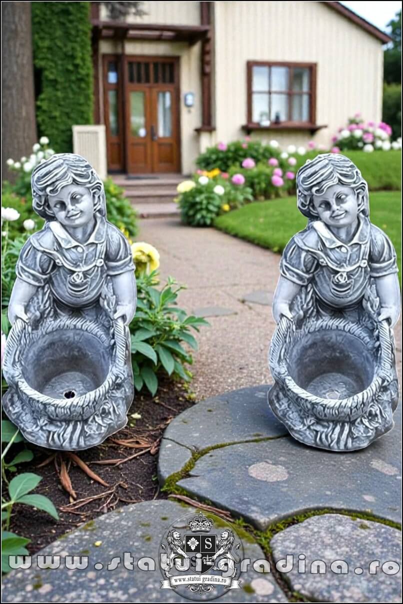 Statuetă copil cu ghiveci, gri patinat, model S36. (2)