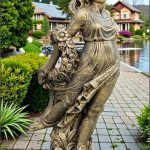 Statuetă domnița cu flori, auriu patinat, model S50.