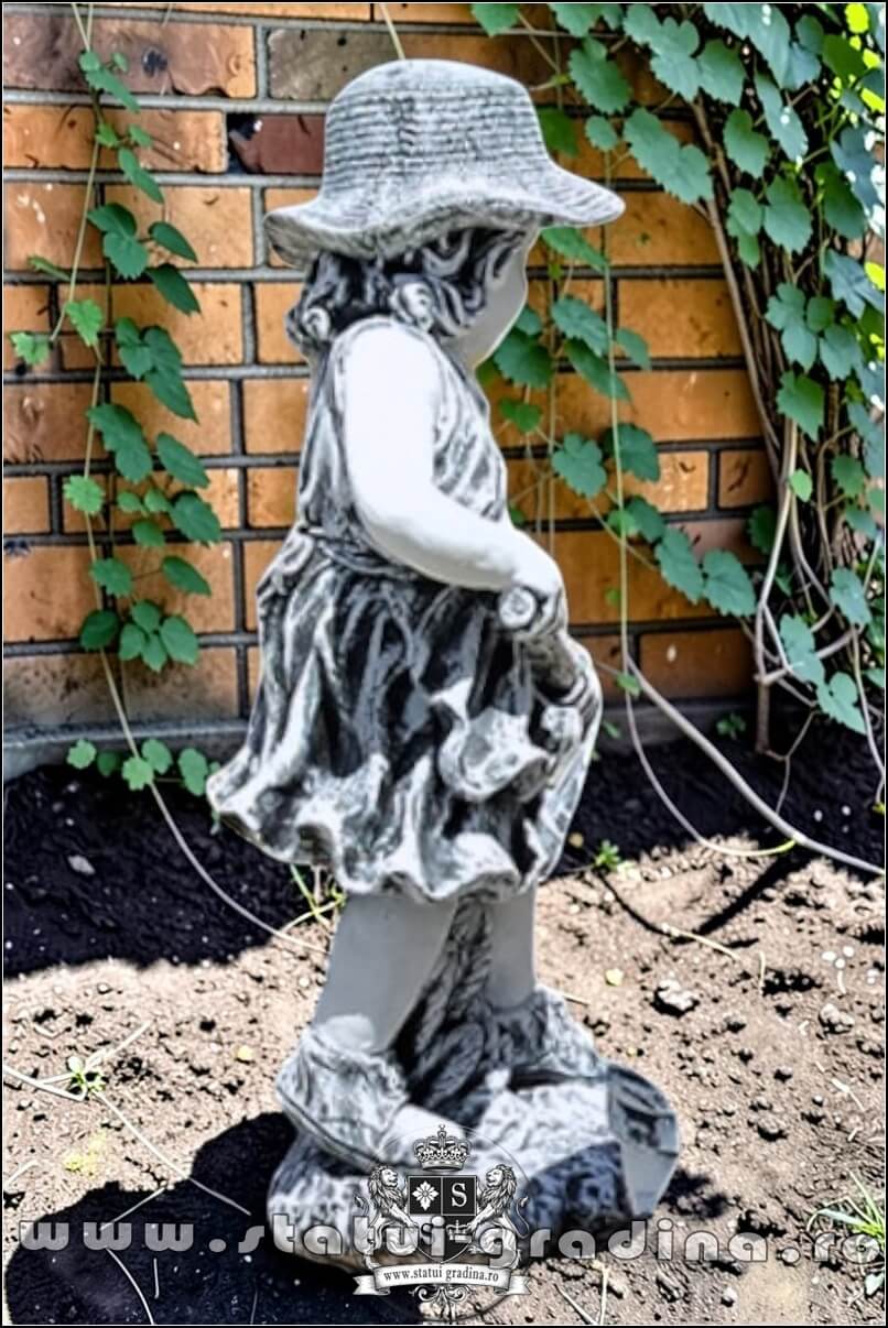 Statueta fetiţa cu furtun, gri patinat, model S34. (4)