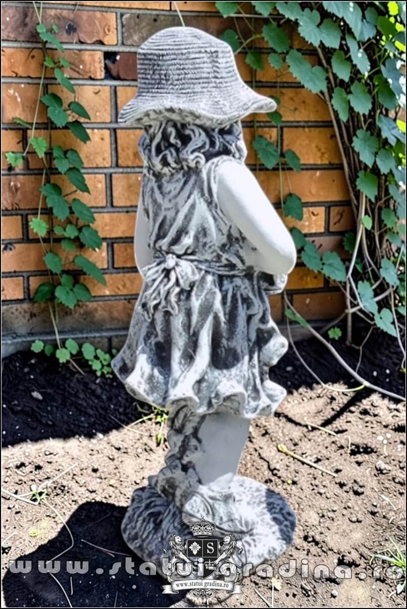 Statueta fetiţa cu furtun, gri patinat, model S34. (5)