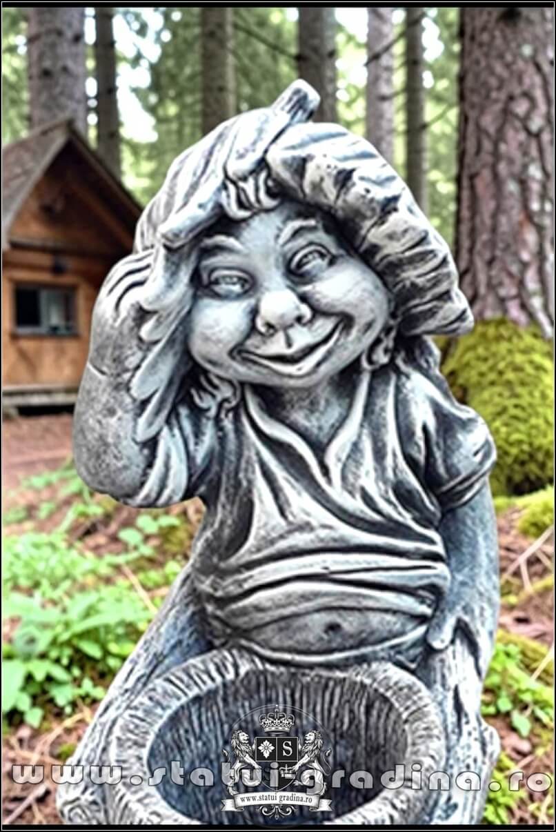 Statuetă pitic trol cu roabă, din beton, model S57. (2)