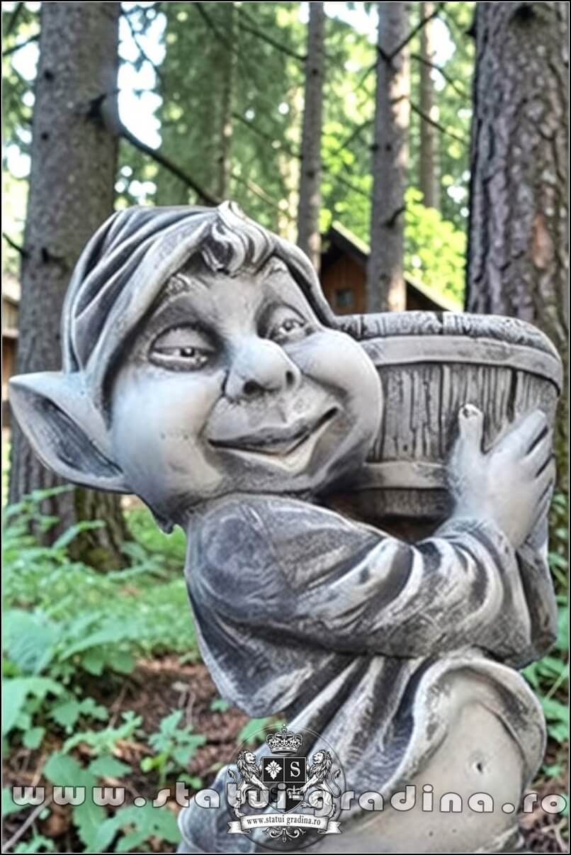 Statuetă pitic trol cu vază, din beton, model S58. (2)