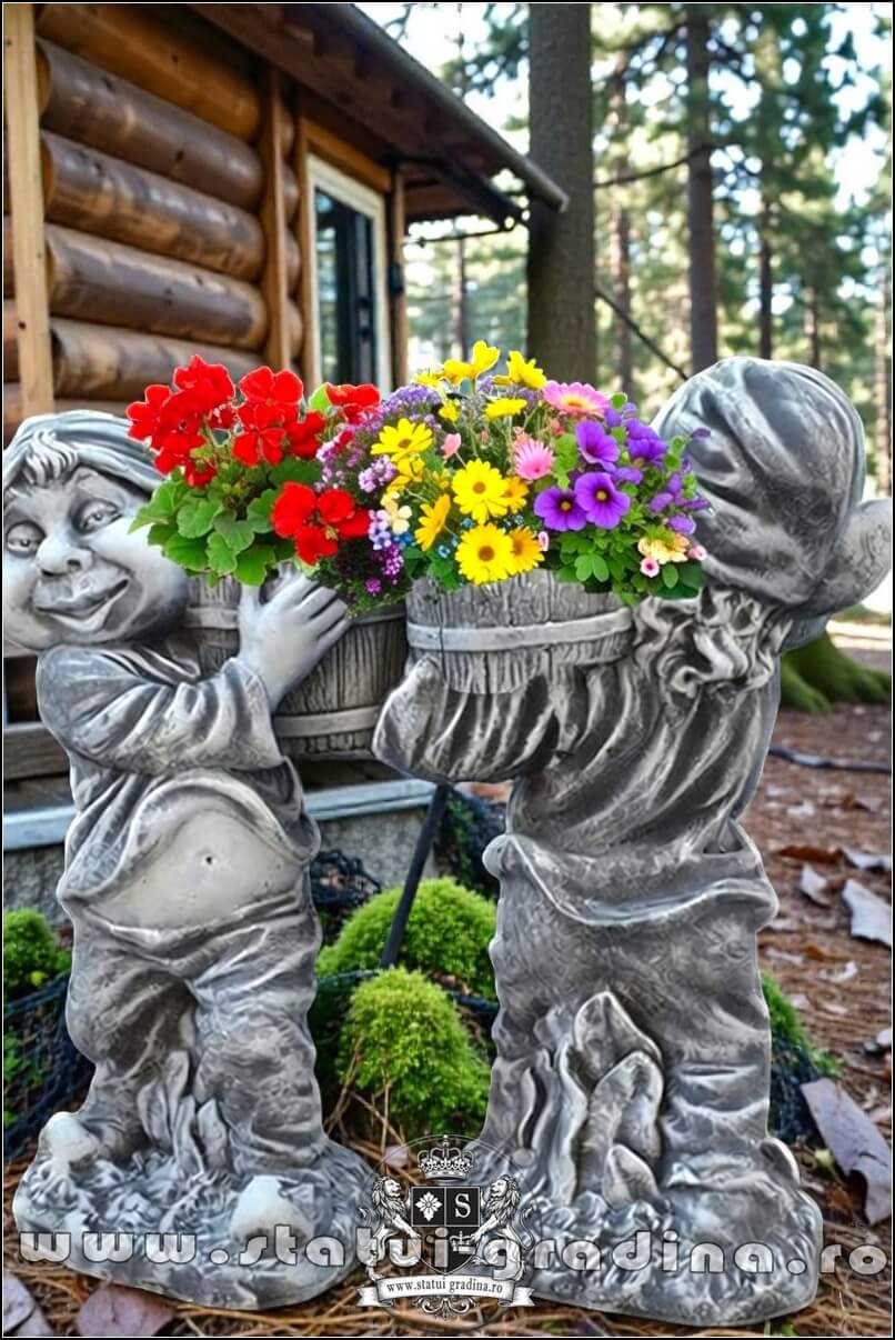 Statuetă pitic trol cu vază, din beton, model S58. (5)