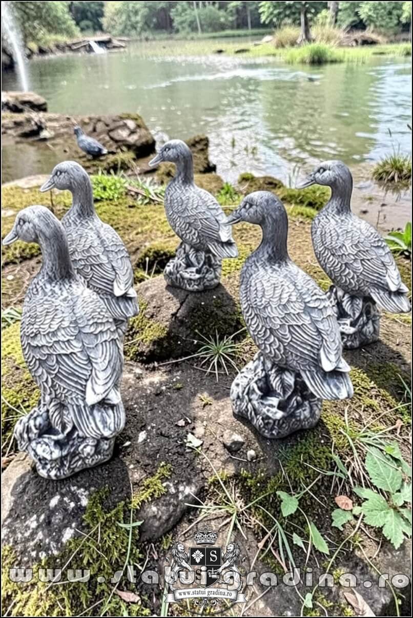 Statuetă rățușcă, gri patinat, model S25. (3)