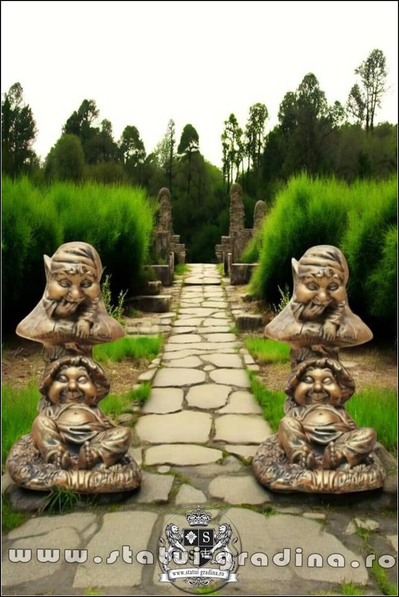 Statuetă troli pe ciupercă, arămiu patinat, model S61. (4)