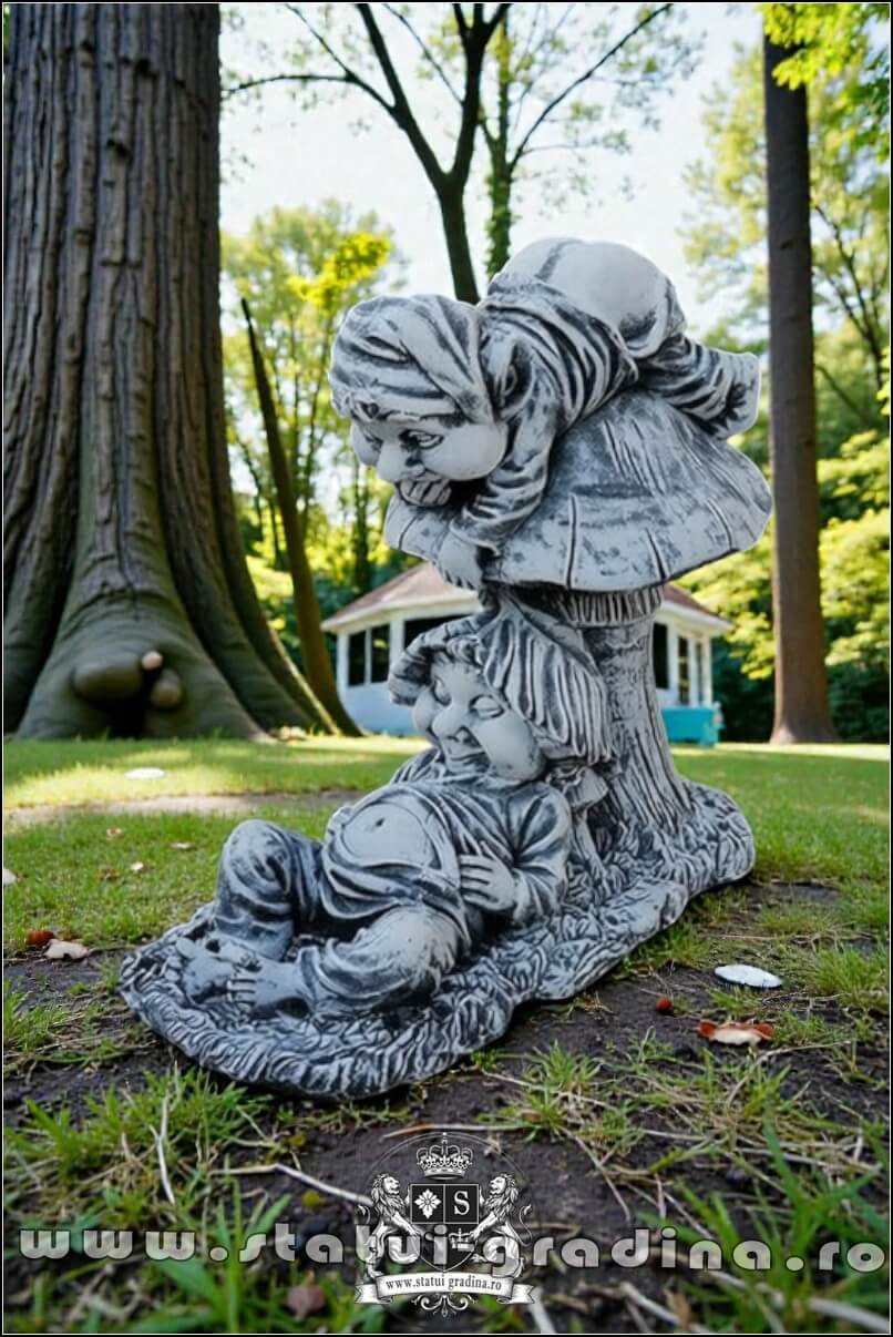 Statuetă troli pe ciupercă, gri patinat, model S61. (3)