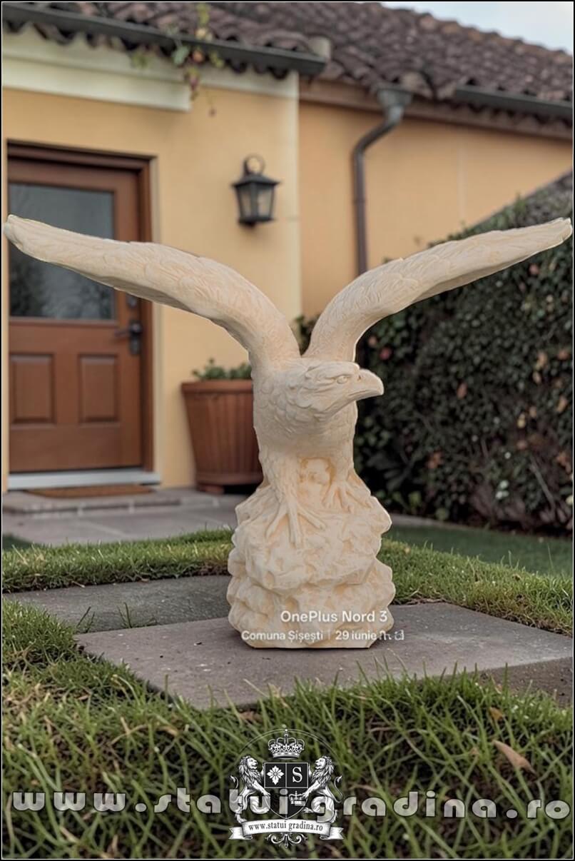 Statuetă vultur, acvilă, șoim, galben patinat, model S35. (1)