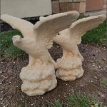 Statuetă vultur pe stâncă, șoim, galben patinat, model S35.