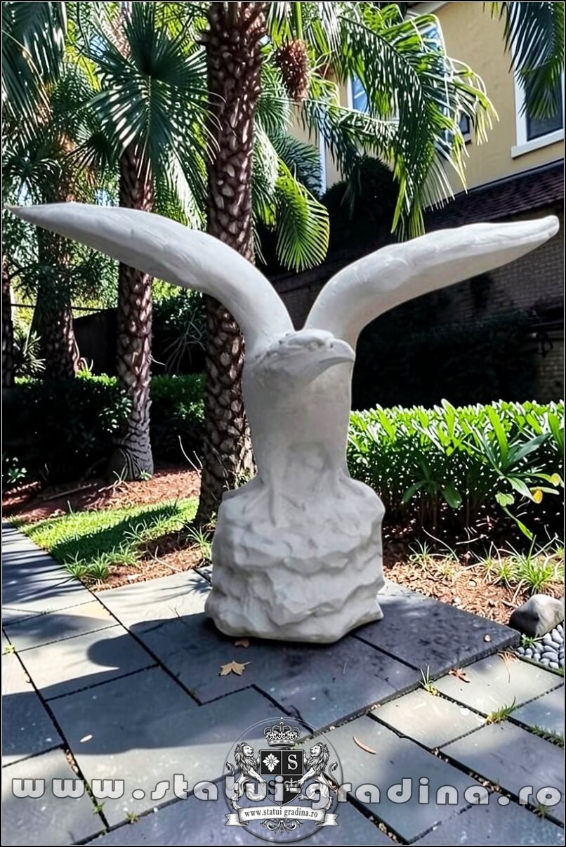 Statuetă vultur pe stâncă, șoim, alb marmorat, model S35. (1)