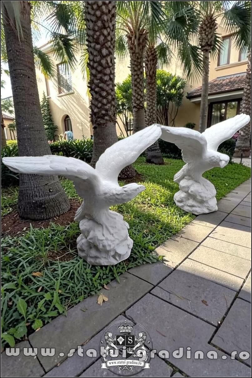 Statuetă vultur pe stâncă, șoim, alb marmorat, model S35. (2)