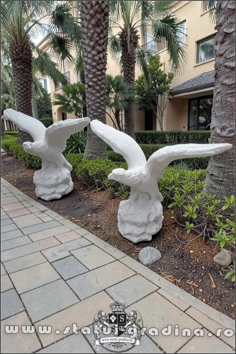 Statuetă vultur pe stâncă, șoim, alb marmorat, model S35. (3)