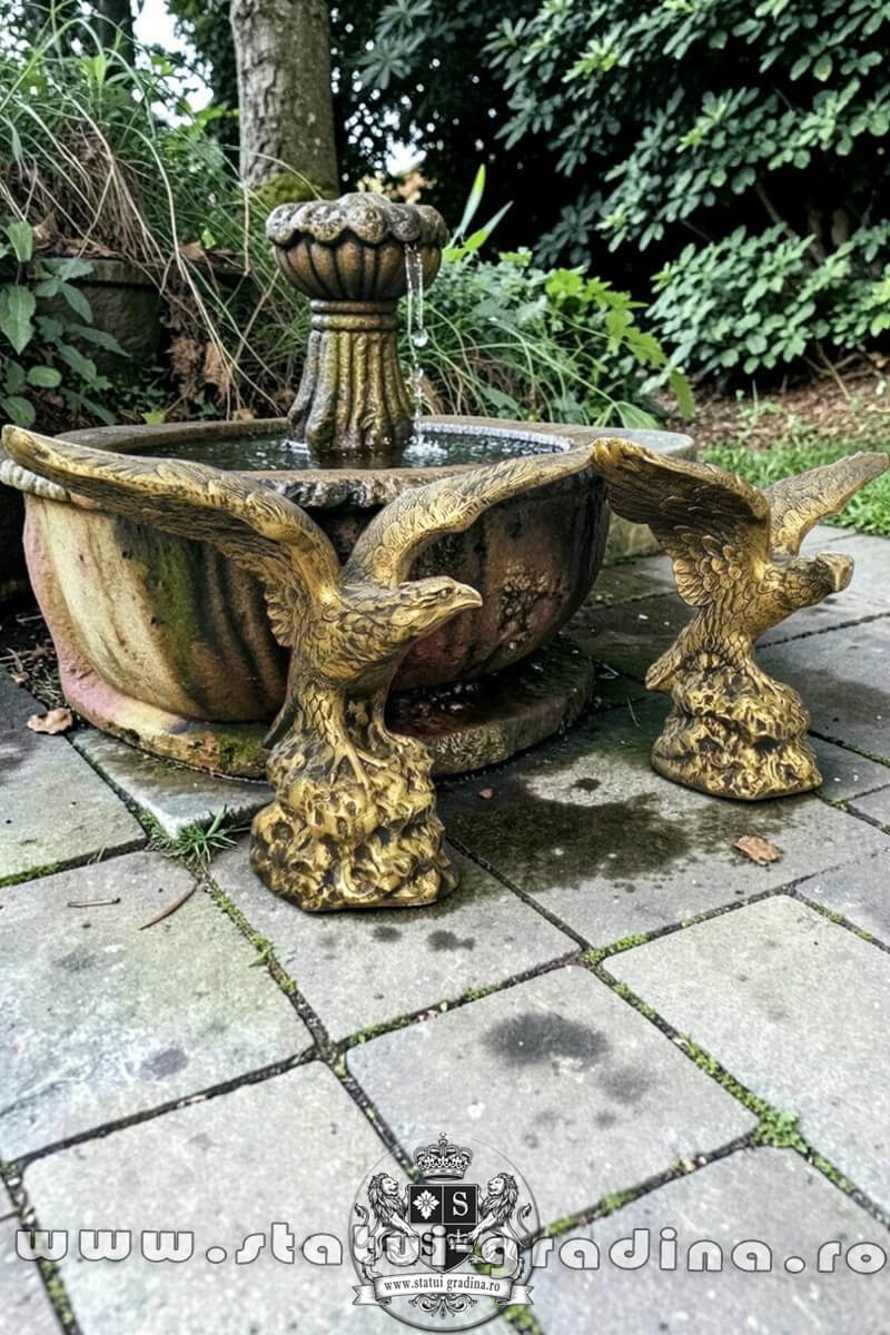 Statuetă vultur pe stâncă, șoim, auriu patinat, model S35. (2)
