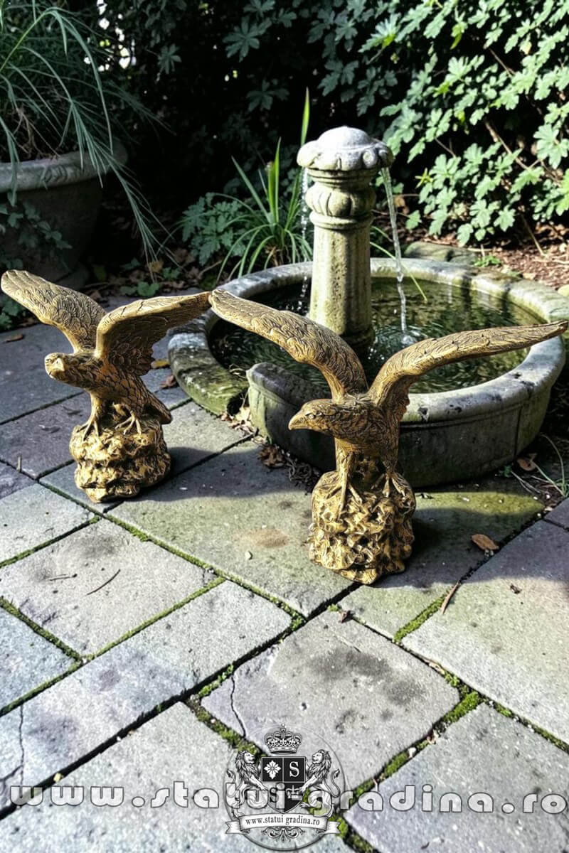 Statuetă vultur pe stâncă, șoim, auriu patinat, model S35. (3)