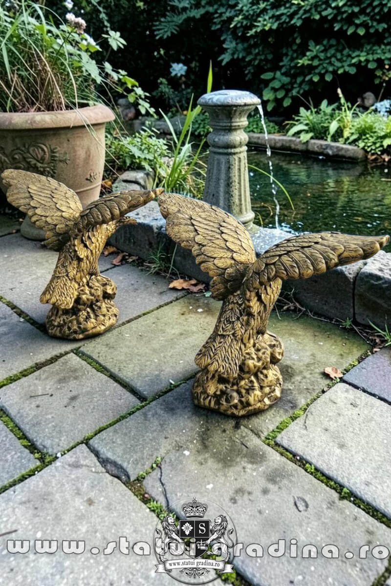 Statuetă vultur pe stâncă, șoim, auriu patinat, model S35. (5)