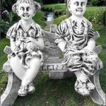 Statuete copii pe băncuță, gri patinat, model S24.