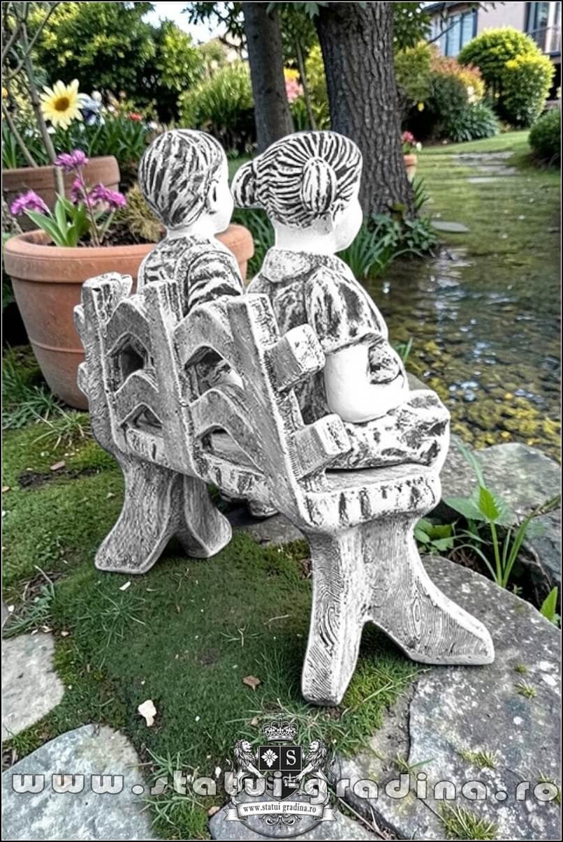 Statuete copii pe băncuță, gri patinat, model S24. (4)