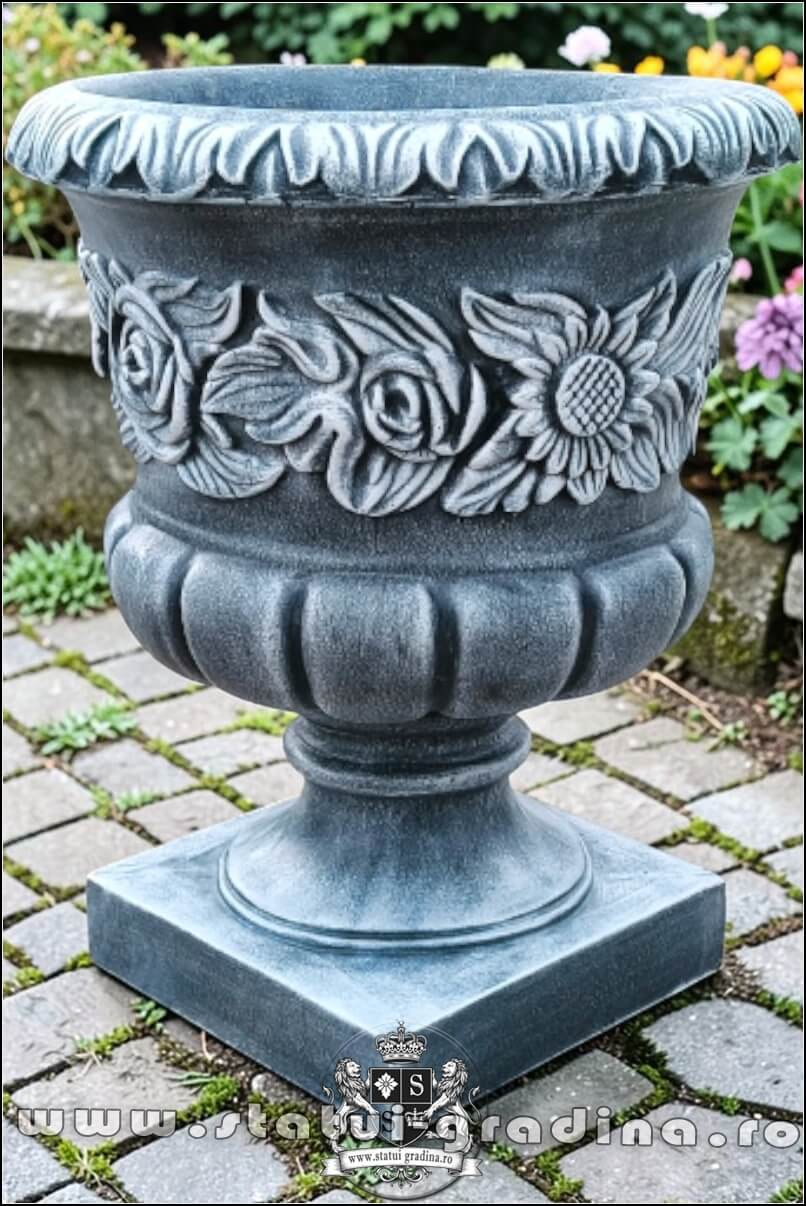 Vază ornament cu picior, gri patinat, model V7. (2)