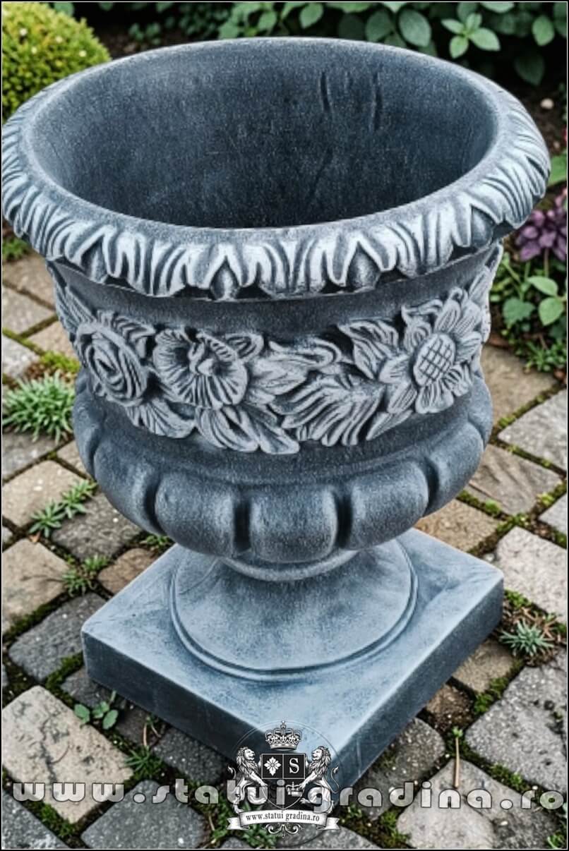 Vază ornament cu picior, gri patinat, model V7. (3)