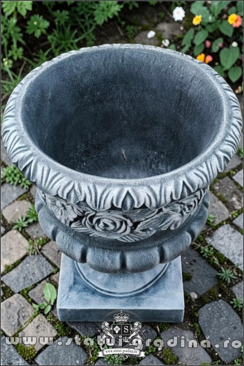 Vază ornament cu picior, gri patinat, model V7. (4)