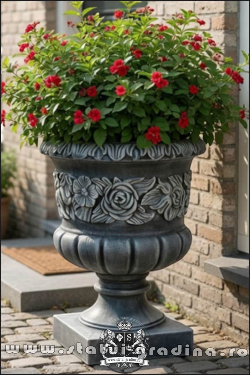 Vază ornament cu picior, gri patinat, model V7. (5)