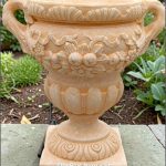 Vază ornament mare cu picior, galben patinat, model V6.