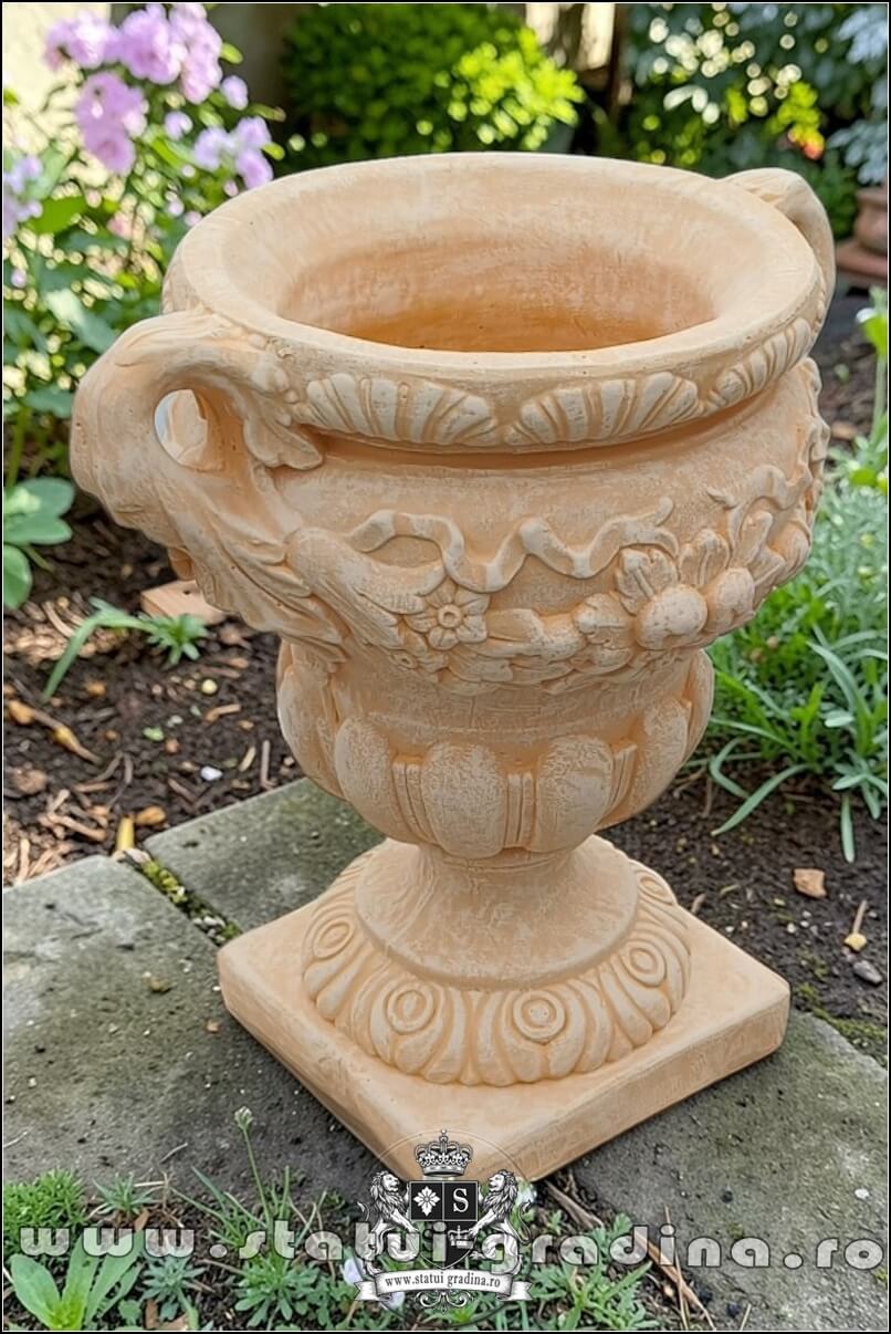 Vază ornament mare cu picior, galben patinat, model V6. (3)