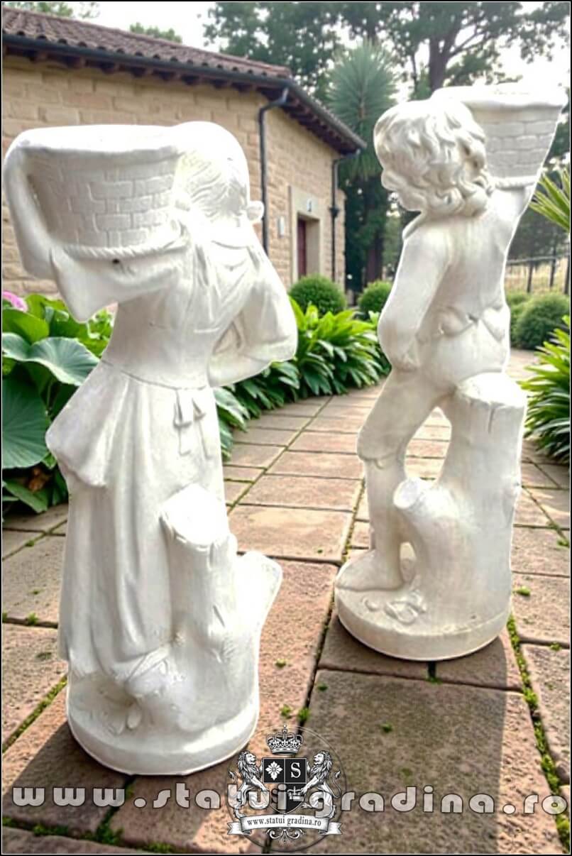Set statuete copii cu coșulețe, alb marmorat, model J3,J4. (5)