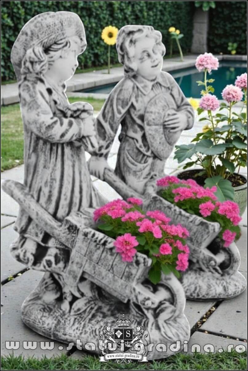 Set statuete grădinari cu roabe, gri patinat, model J6, J7. (2)